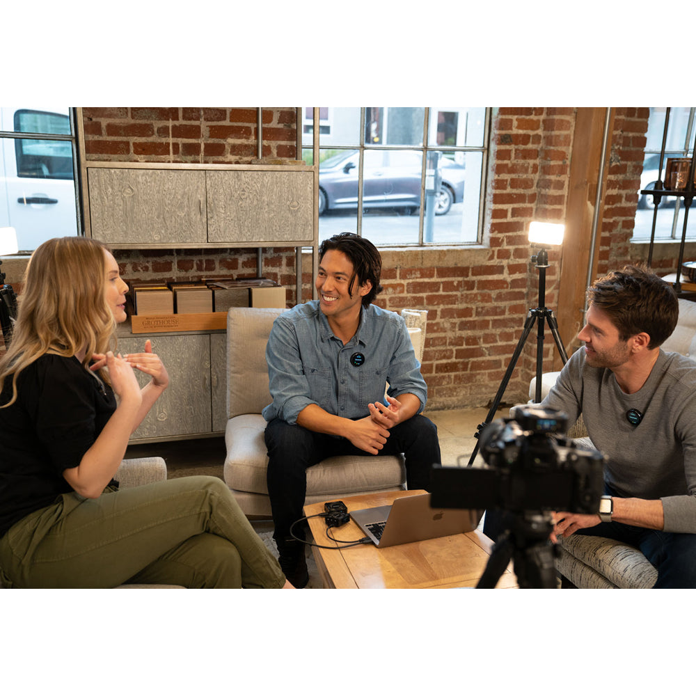 Micrófono Pechero Inalámbrico Saramonic Blink Me B2 con Pantalla Táctil para 2 personas